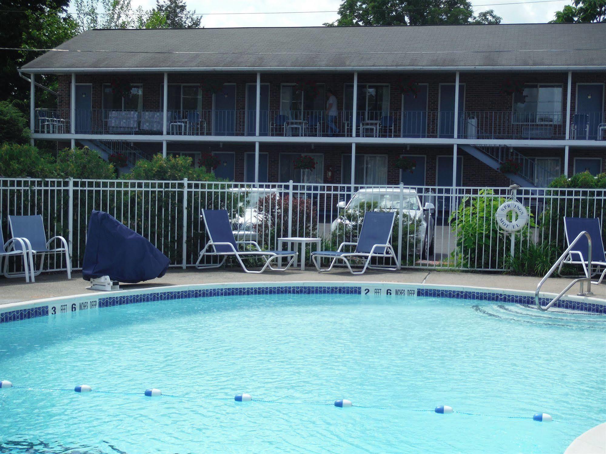 The Springs Motel Saratoga Springs Buitenkant foto